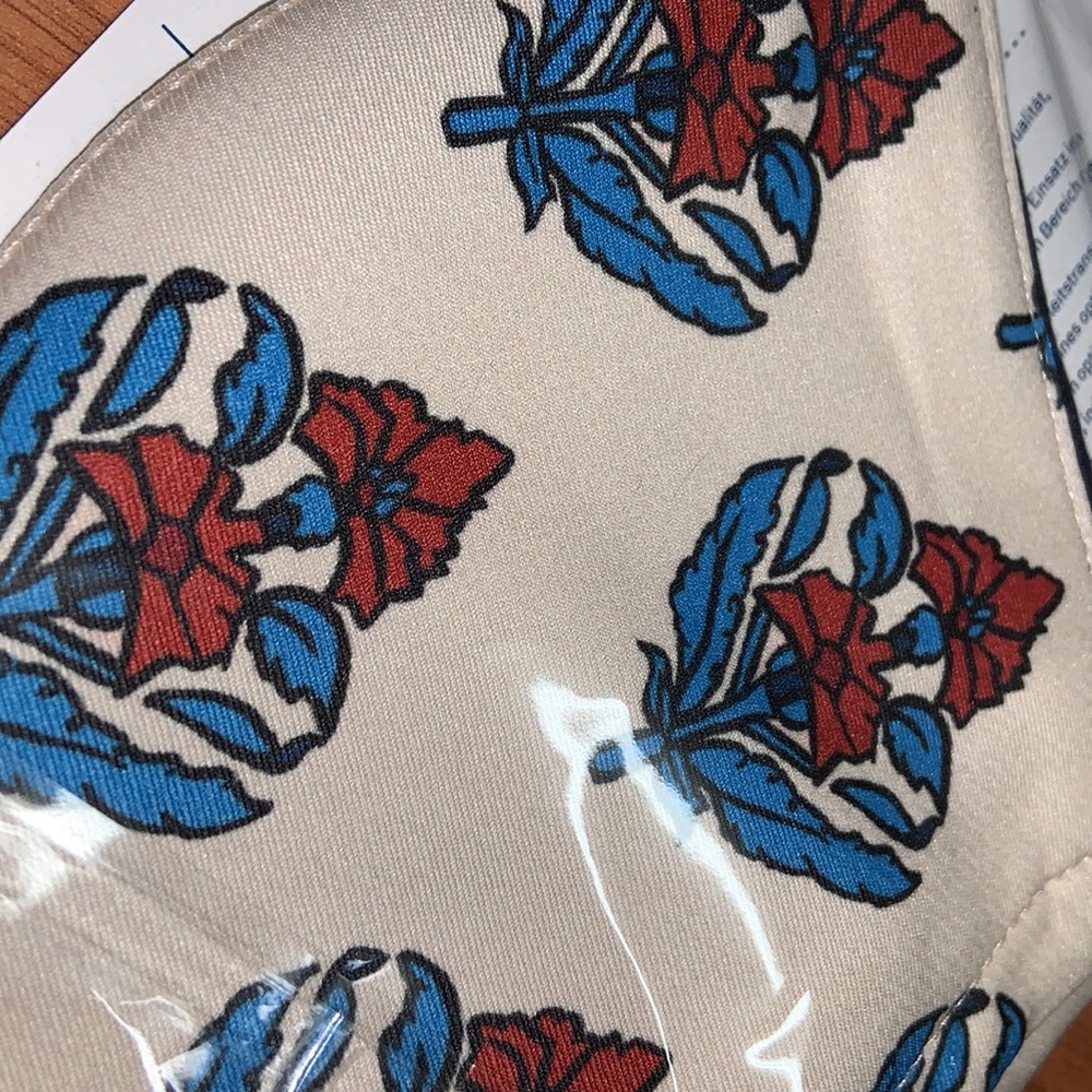 NWT Tory Burch Face Mask - Picture 2 of 3
